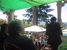 Gamoneda y Mestre, de espaldas.