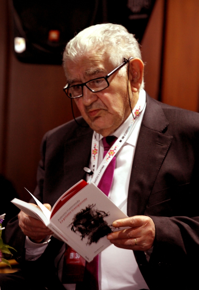 Antonio Gamoneda presentó en la FIL su más reciente publicación, "La prisión transparente". Fotografía: Bernardo Moncada / NOTIMEX.
