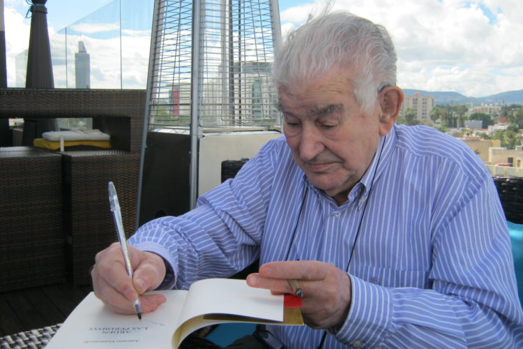 Antonio Gamoneda en Guadalajara (México). Foto: Enrique Mendoza / ZETA.