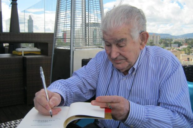 Antonio Gamoneda en Guadalajara (México). Foto: Enrique Mendoza / ZETA.